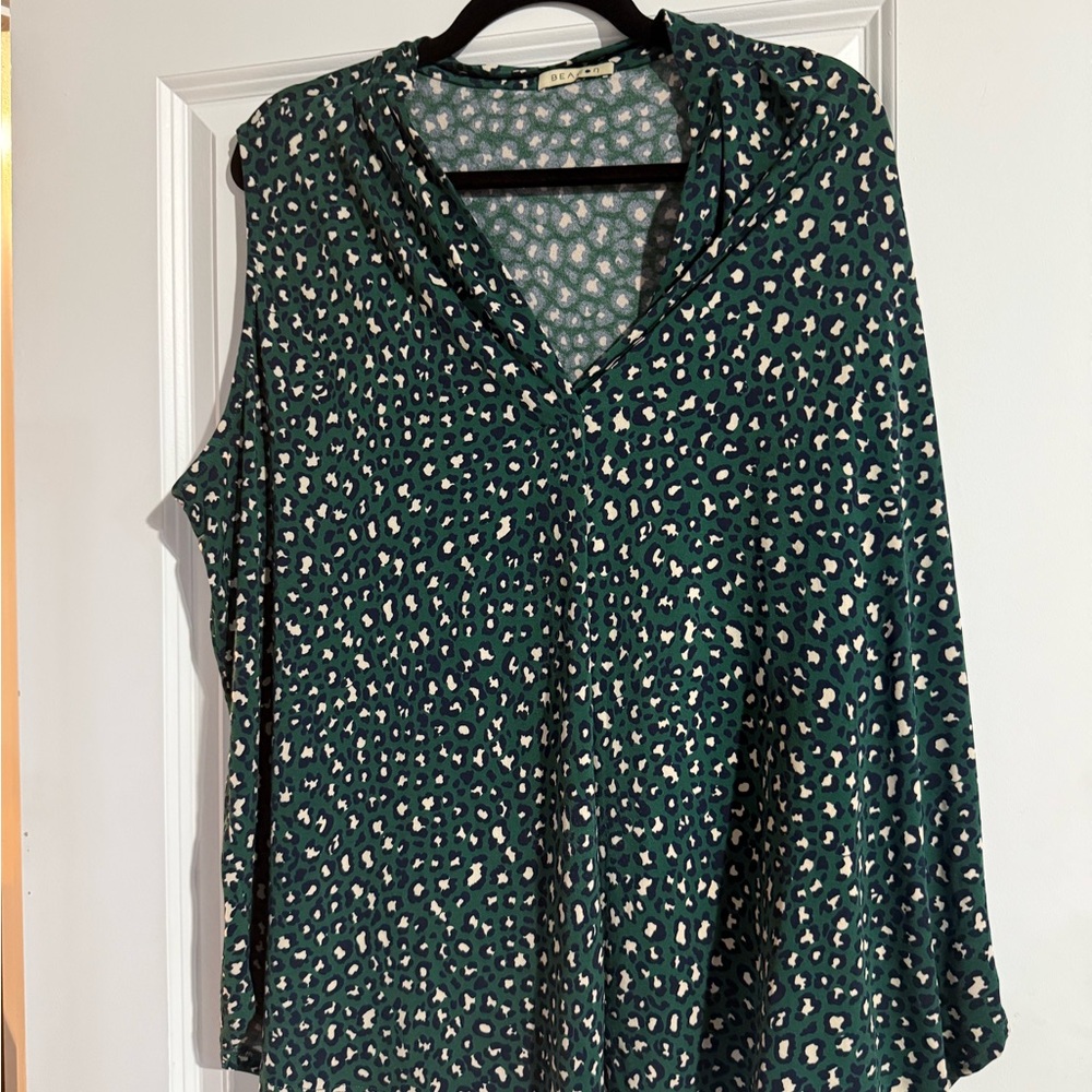 Beacon Green and White Sleeveless Relaxed Blouse 3X